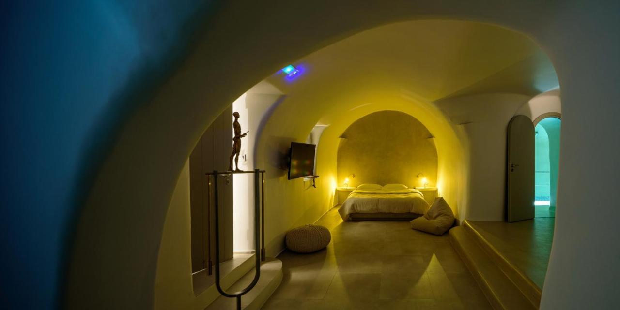 Oia Treasures Art Suites Exterior photo