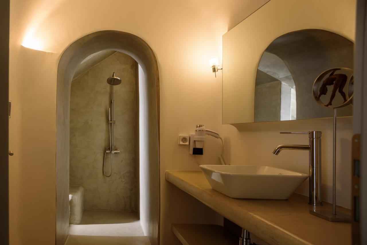 Oia Treasures Art Suites Exterior photo