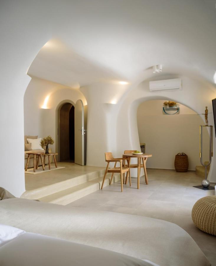 Oia Treasures Art Suites Exterior photo