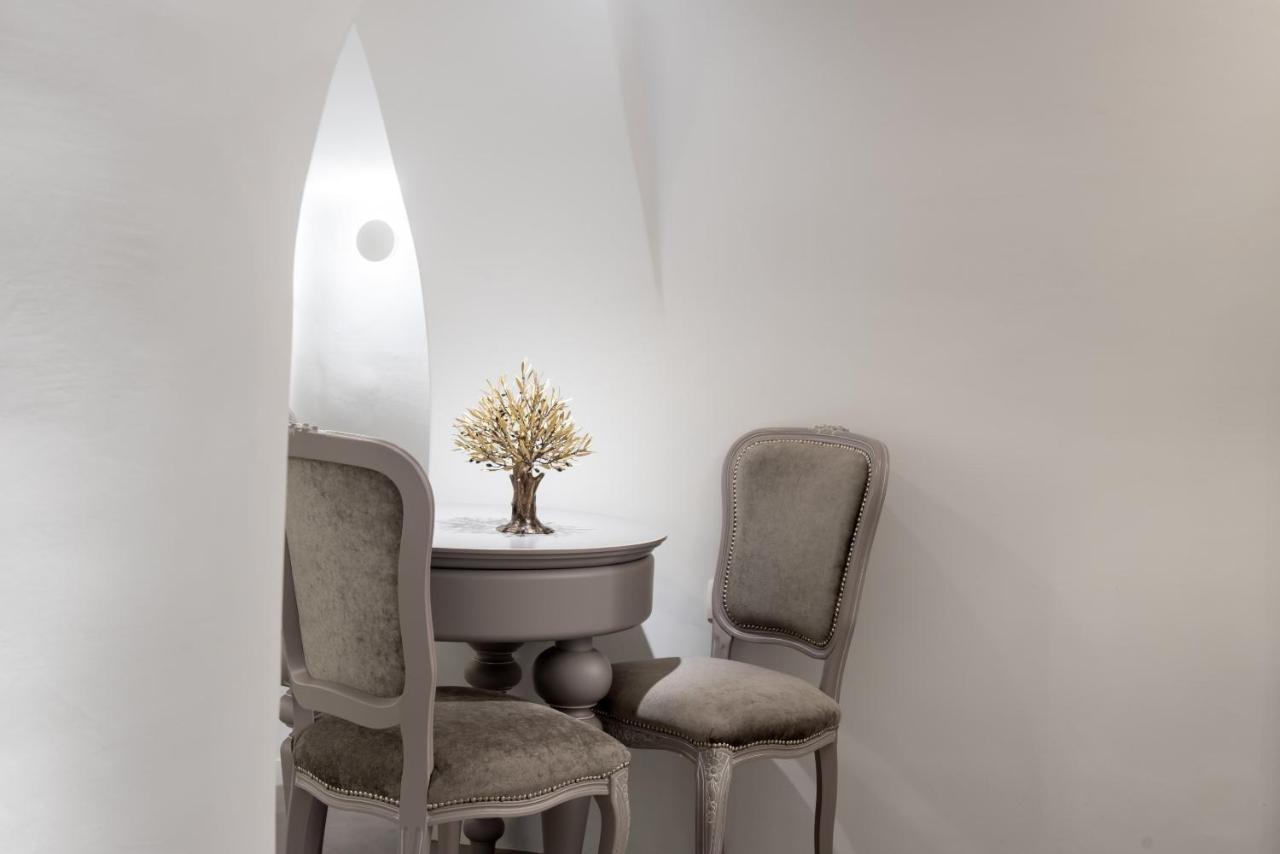 Oia Treasures Art Suites Exterior photo