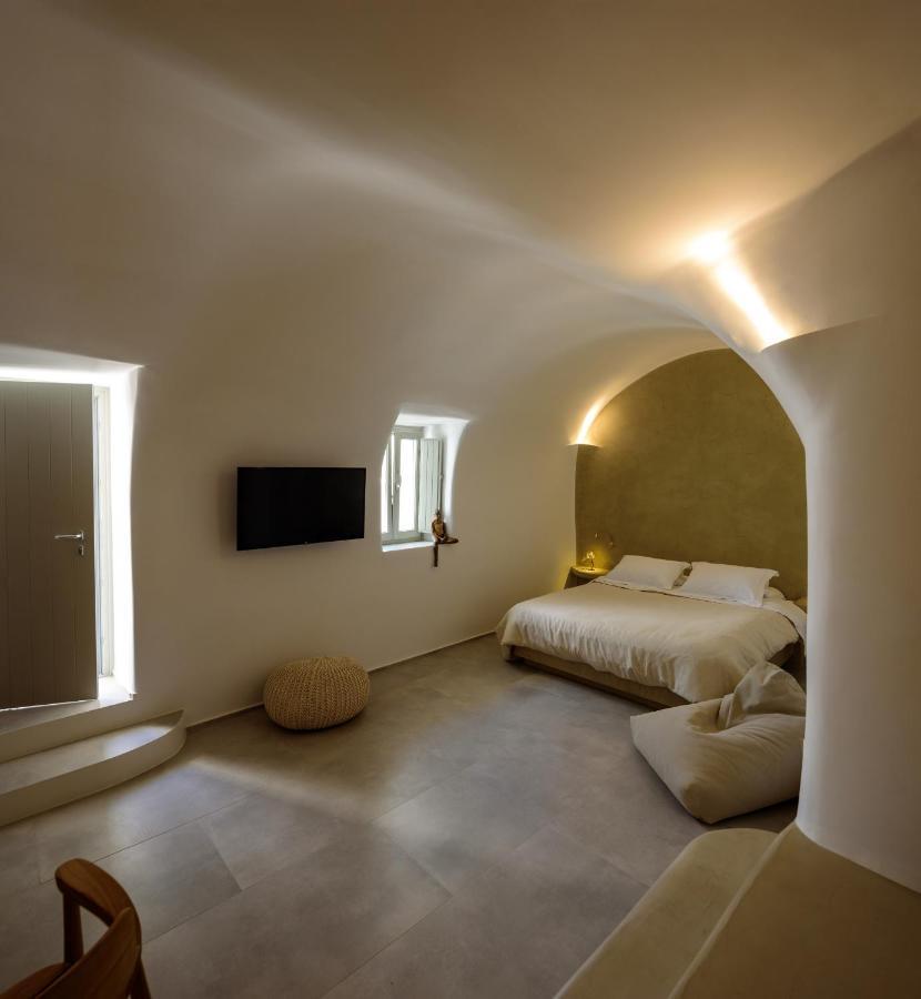 Oia Treasures Art Suites Exterior photo