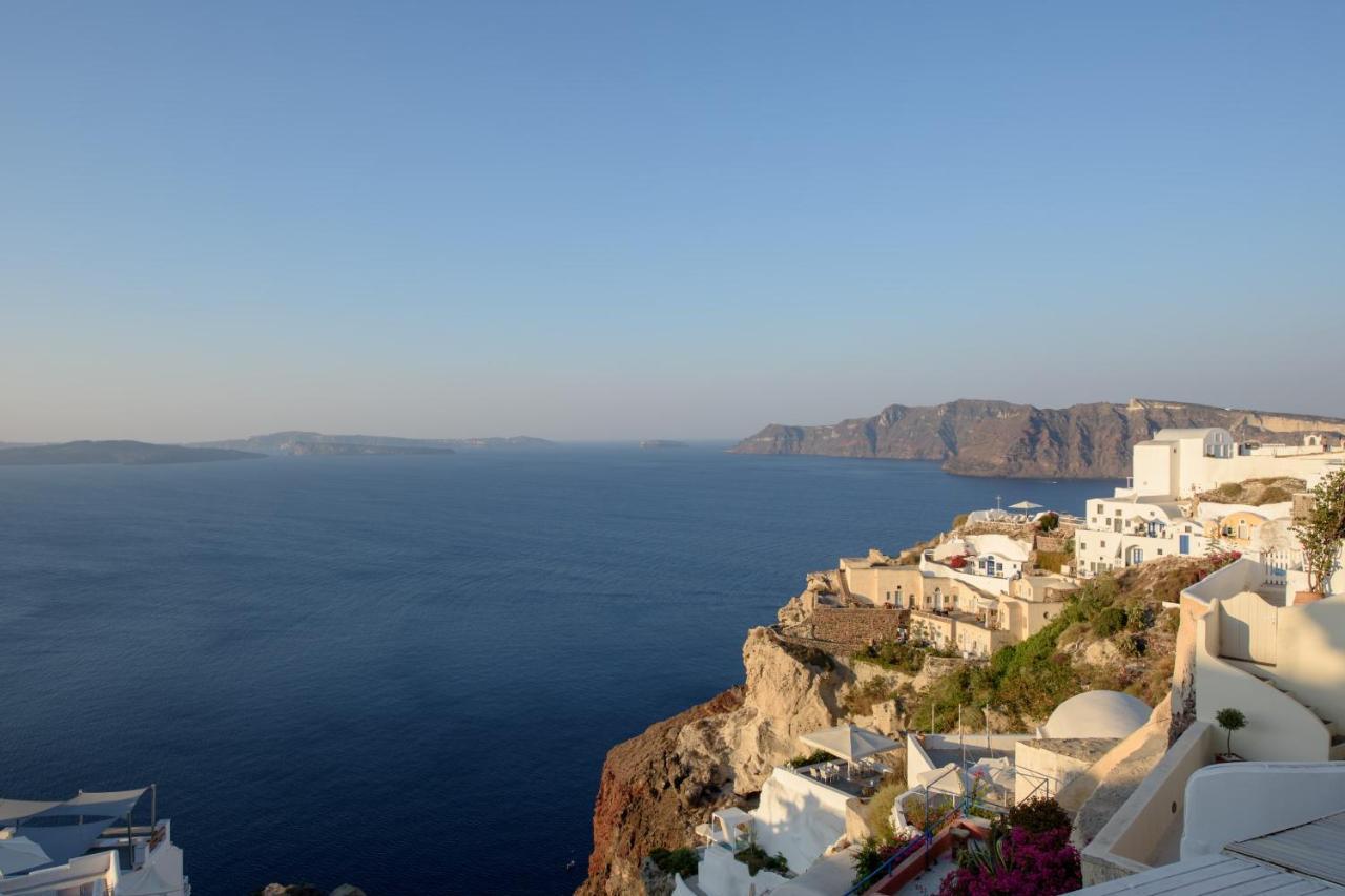 Oia Treasures Art Suites Exterior photo