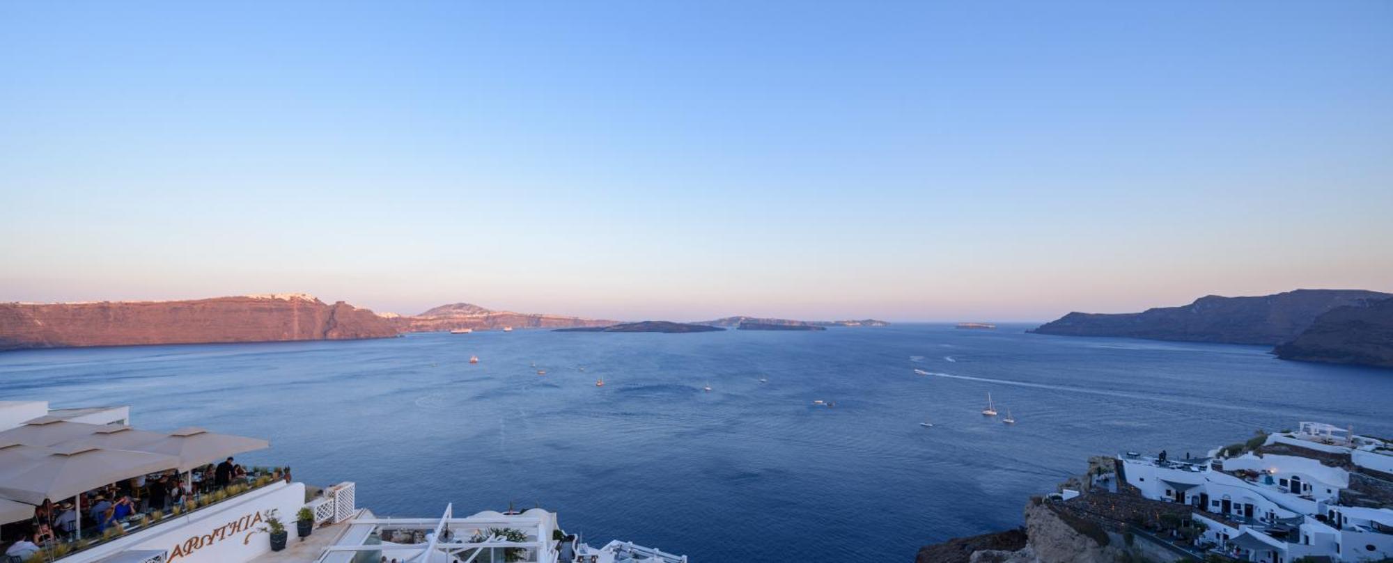 Oia Treasures Art Suites Exterior photo