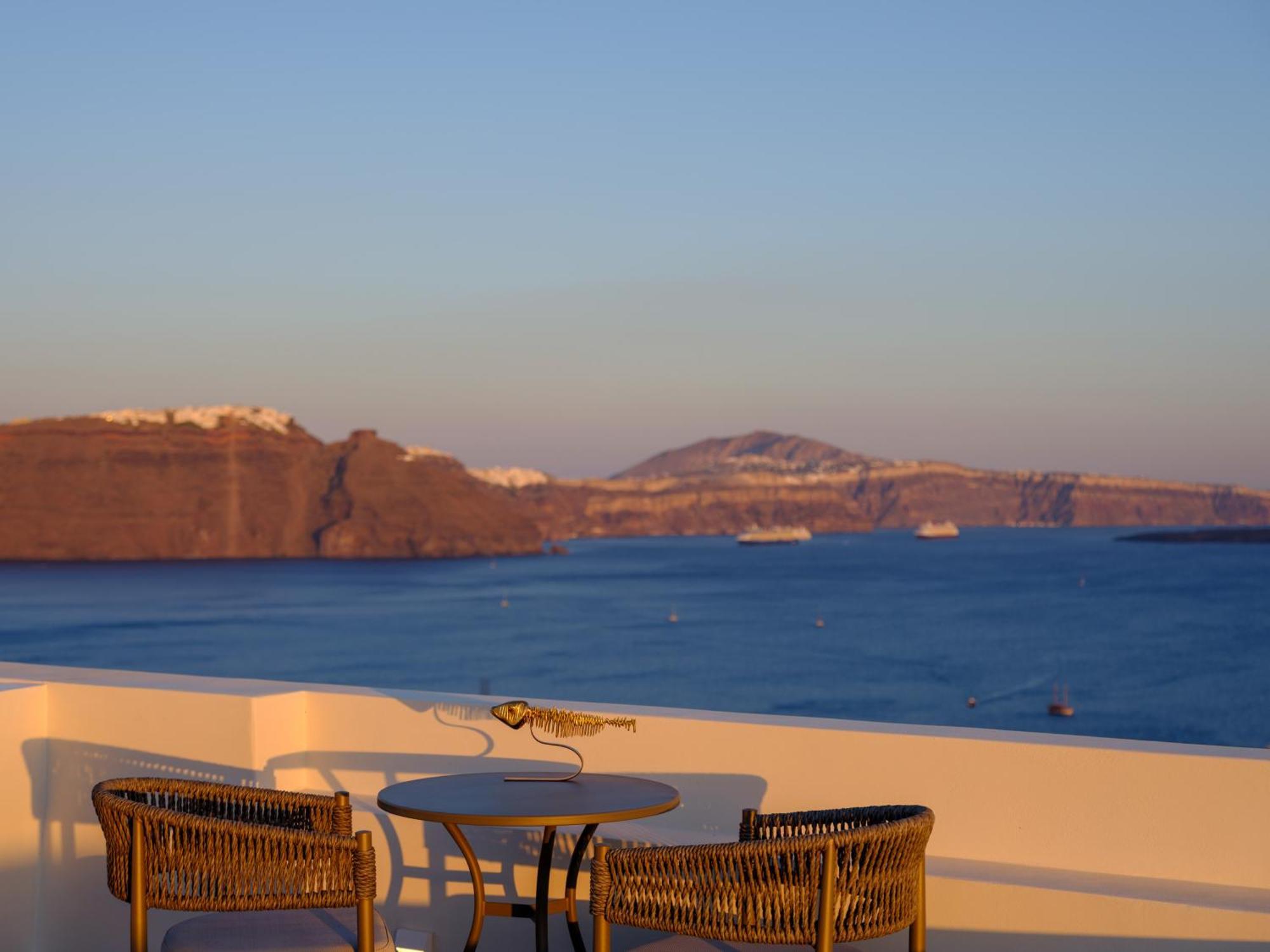 Oia Treasures Art Suites Exterior photo