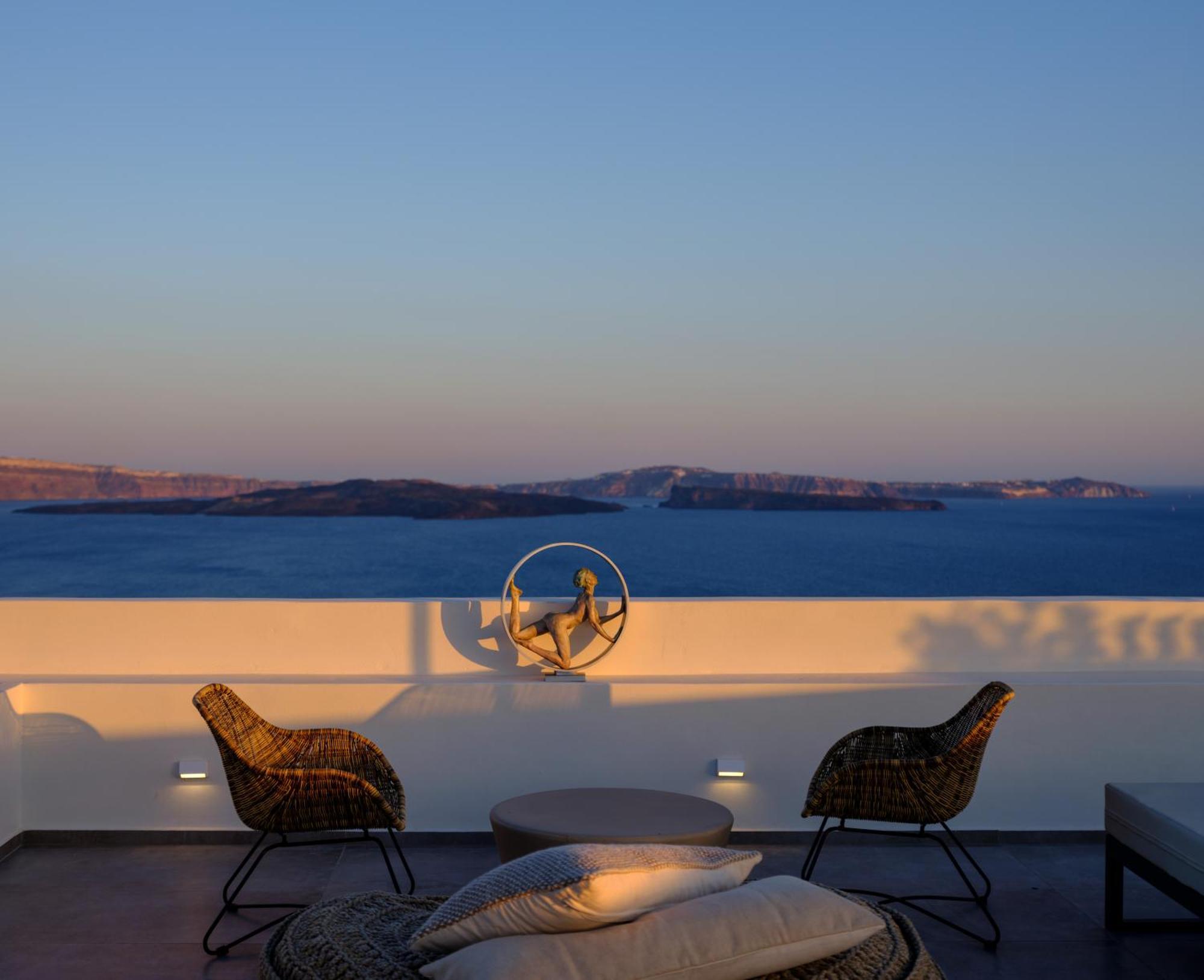 Oia Treasures Art Suites Exterior photo
